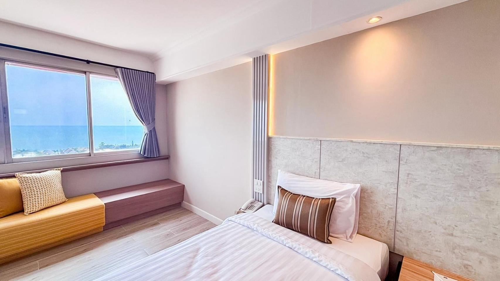 Hua Hin Grand Hotel And Plaza - Sha Extra Plus Bagian luar foto